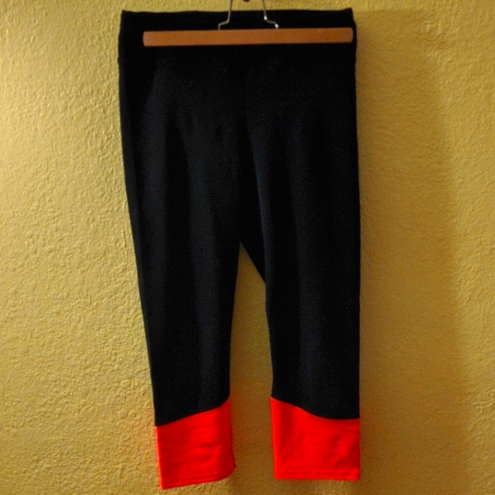 GAP Body athletic stretch leggings SM
